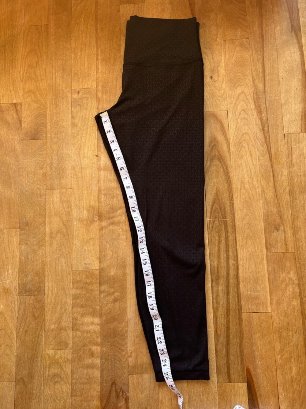 Lululemon High-Waist Black with Triangle Patterns Leggings - Picture 4 of 6